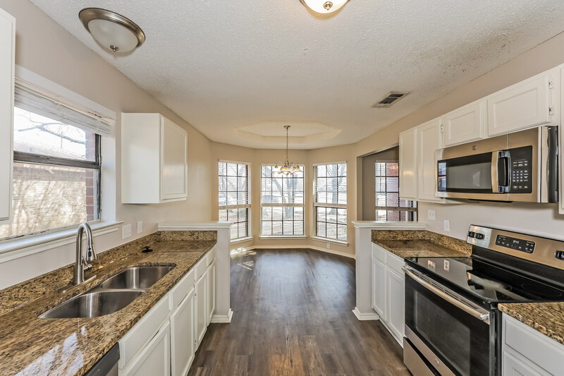 2,160/Mo, 2605 Hartford Ln Lancaster, TX 75134 Kitchen View 3