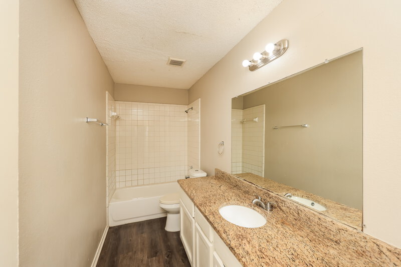 1,970/Mo, 2605 Hartford Ln Lancaster, TX 75134 Bathroom View