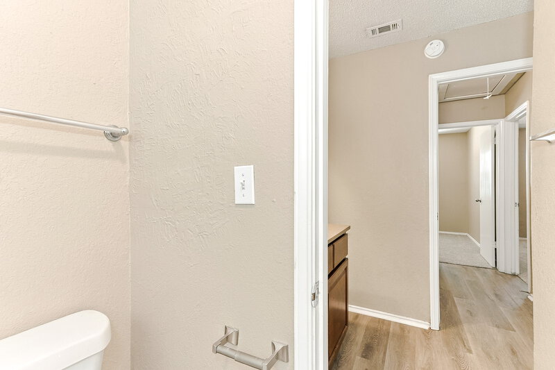 1,920/Mo, 1513 Longshadow Lane Mesquite, TX 75149 Bathroom View 3