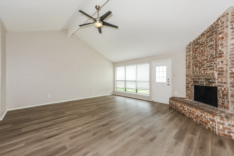 1,980/Mo, 2324 Brookdale Dr Arlington, TX 76014 Living Room View