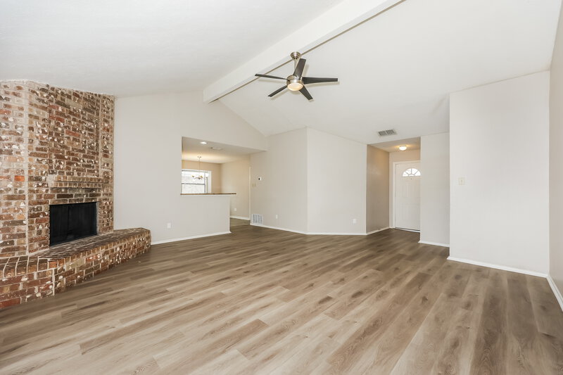 1,980/Mo, 2324 Brookdale Dr Arlington, TX 76014 Living Room View 2