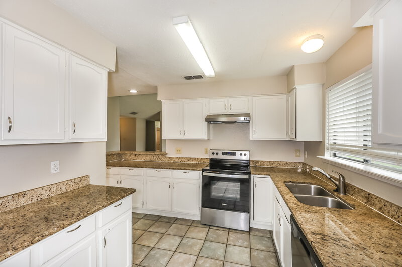 1,980/Mo, 2324 Brookdale Dr Arlington, TX 76014 Kitchen View