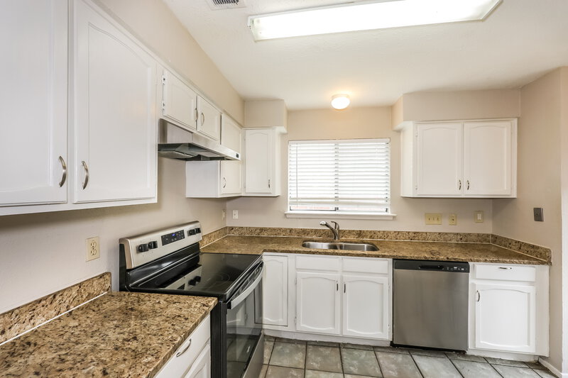 1,980/Mo, 2324 Brookdale Dr Arlington, TX 76014 Kitchen View 2
