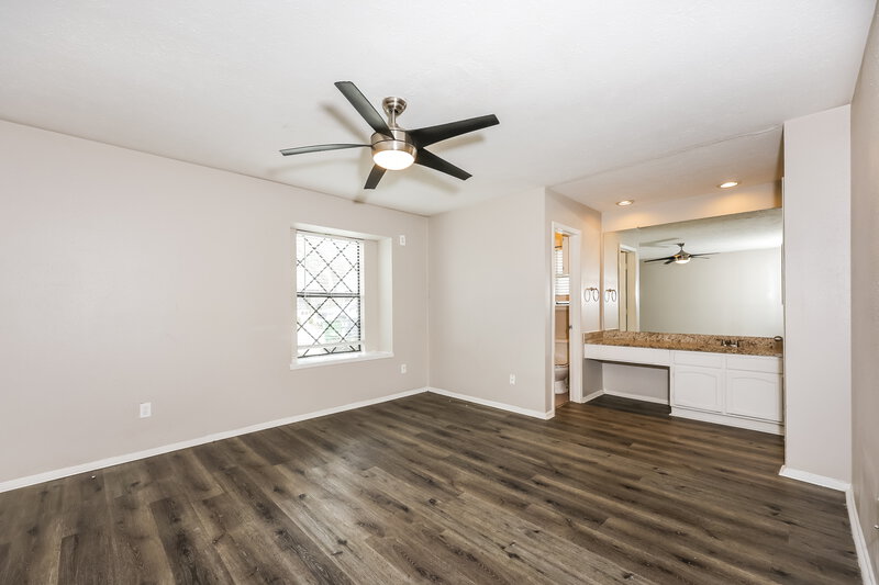 1,980/Mo, 2324 Brookdale Dr Arlington, TX 76014 Main Bedroom View