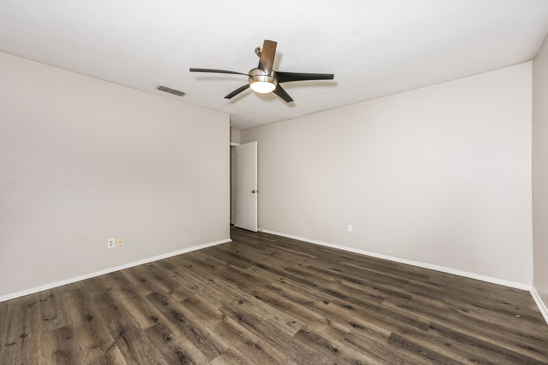 1,980/Mo, 2324 Brookdale Dr Arlington, TX 76014 Main Bedroom View 2