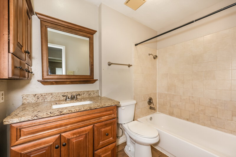 1,980/Mo, 2324 Brookdale Dr Arlington, TX 76014 Bathroom View
