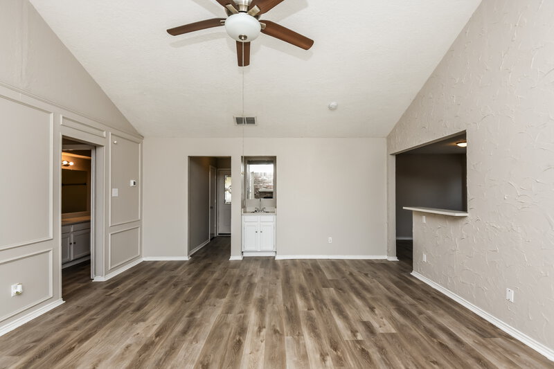 1,725/Mo, 2609 S Meadow Dr Fort Worth, TX 76133 Living Room View 2