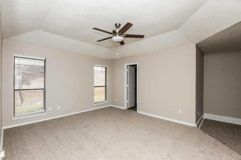 1,725/Mo, 2609 S Meadow Dr Fort Worth, TX 76133 Main Bedroom View