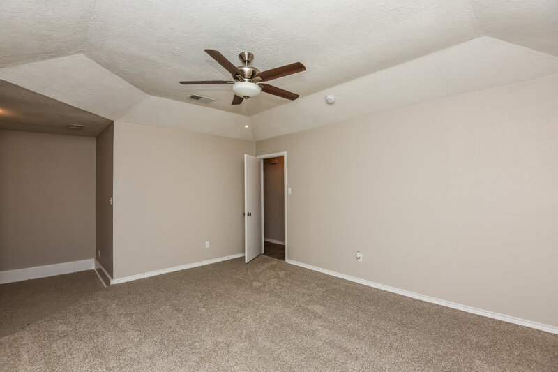 1,725/Mo, 2609 S Meadow Dr Fort Worth, TX 76133 Main Bedroom View 2