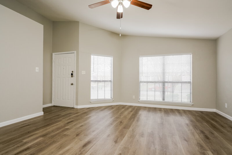 2,085/Mo, 2406 Wildbriar Dr Arlington, TX 76014 Living Room View 3