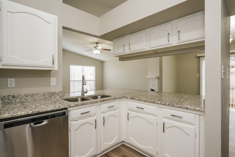 2,085/Mo, 2406 Wildbriar Dr Arlington, TX 76014 Kitchen View
