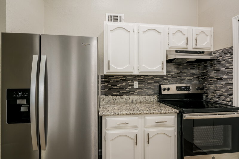 2,085/Mo, 2406 Wildbriar Dr Arlington, TX 76014 Kitchen View 2