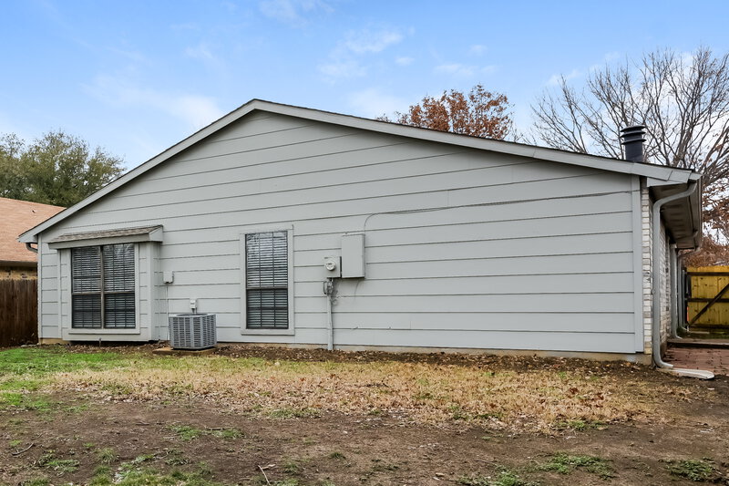 2,085/Mo, 2406 Wildbriar Dr Arlington, TX 76014 Rear View