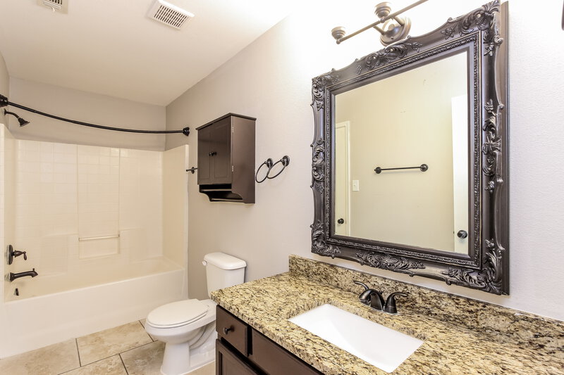 2,235/Mo, 1628 Emily Lane Seagoville, TX 75159 Main Bathroom View