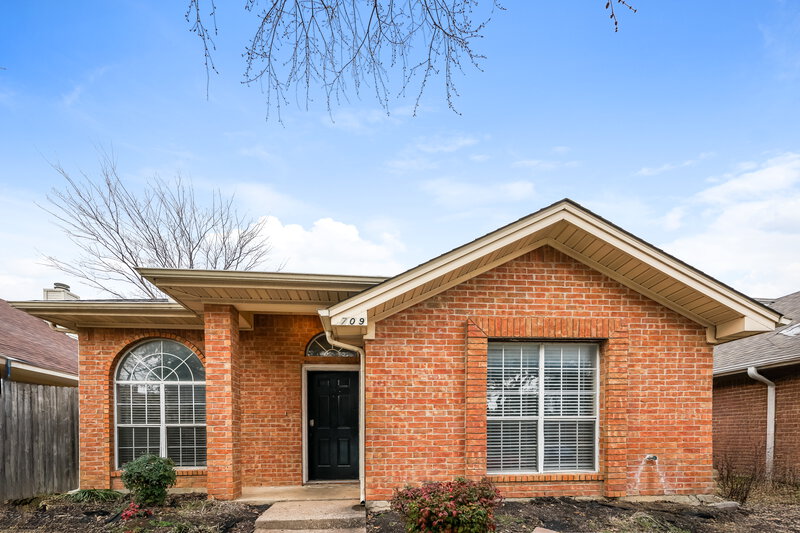 2,220/Mo, 709 Greenridge Drive Arlington, TX 76017 External View