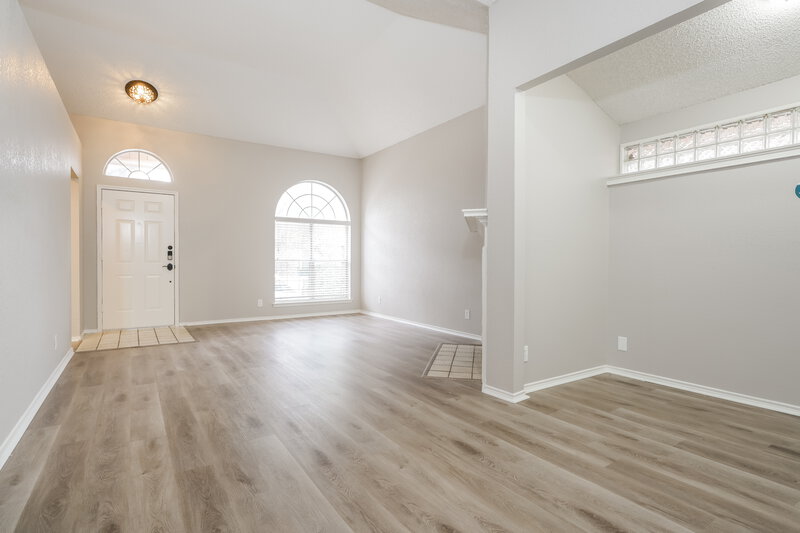 2,220/Mo, 709 Greenridge Drive Arlington, TX 76017 Living Room View 2