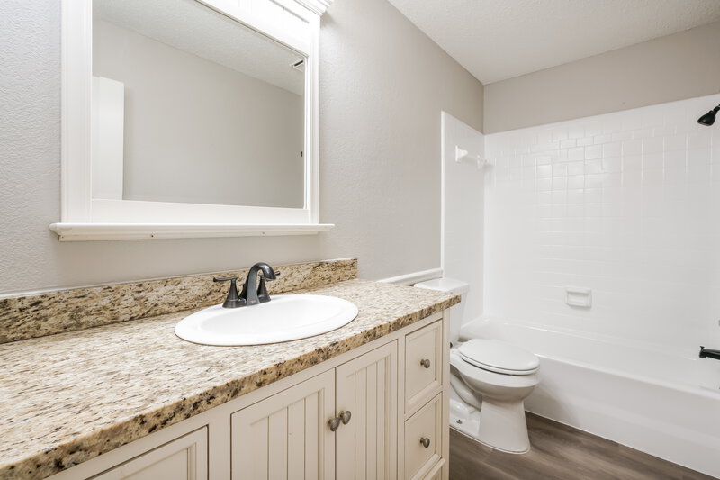 2,220/Mo, 709 Greenridge Drive Arlington, TX 76017 Bathroom View