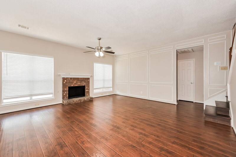 2,805/Mo, 425 Raintree Cir Desoto, TX 75115 Living Room View