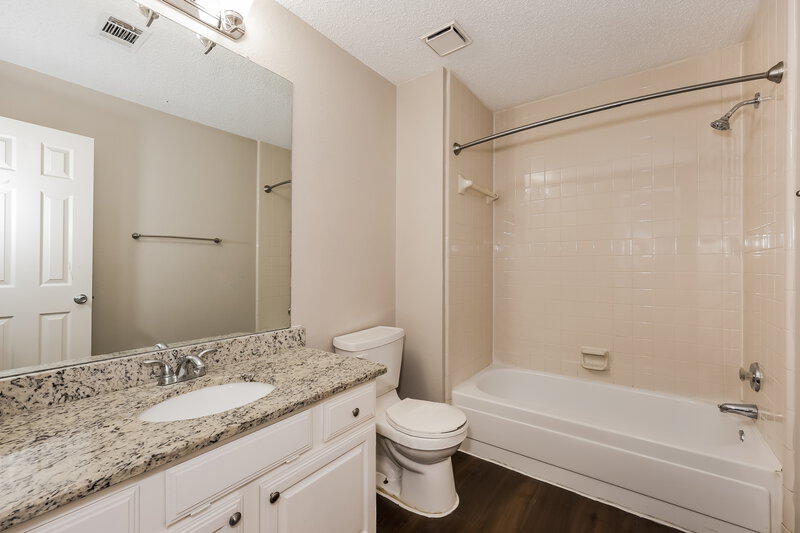 2,805/Mo, 425 Raintree Cir Desoto, TX 75115 Bathroom View
