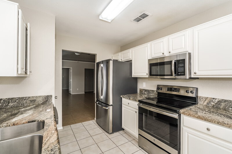 1,790/Mo, 2500 Ensenada Lane Fort Worth, TX 76108 Kitchen View 2