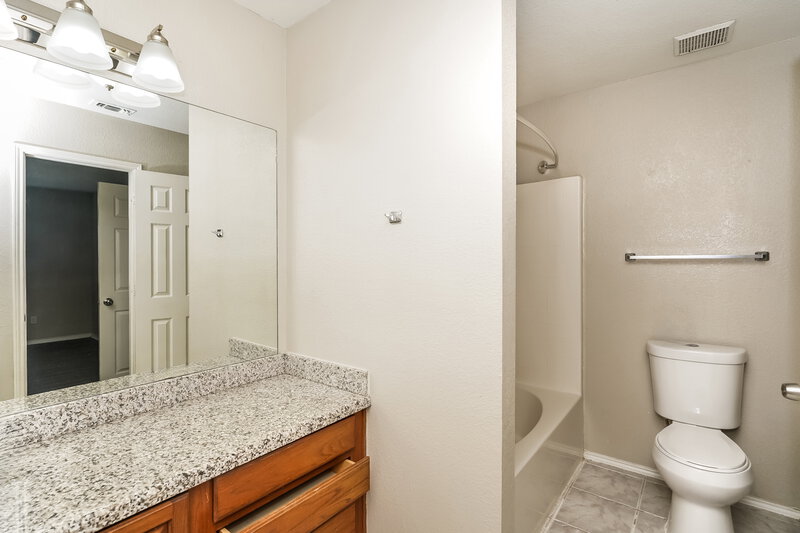 1,790/Mo, 2500 Ensenada Lane Fort Worth, TX 76108 Main Bathroom View