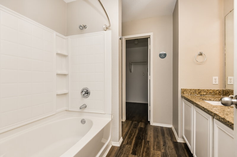 2,010/Mo, 2521 Prospect Hill Dr Fort Worth, TX 76123 Main Bathroom View