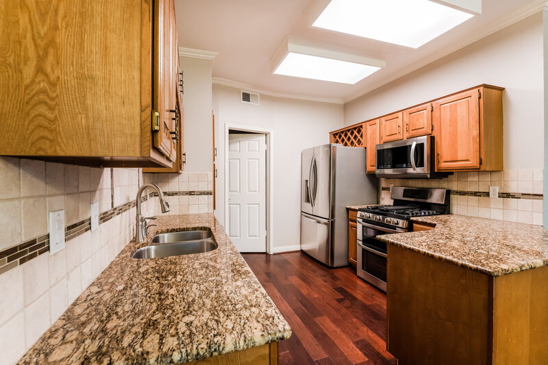 2,220/Mo, 432 Loma Alta Dr Mesquite, TX 75150 Kitchen View 2