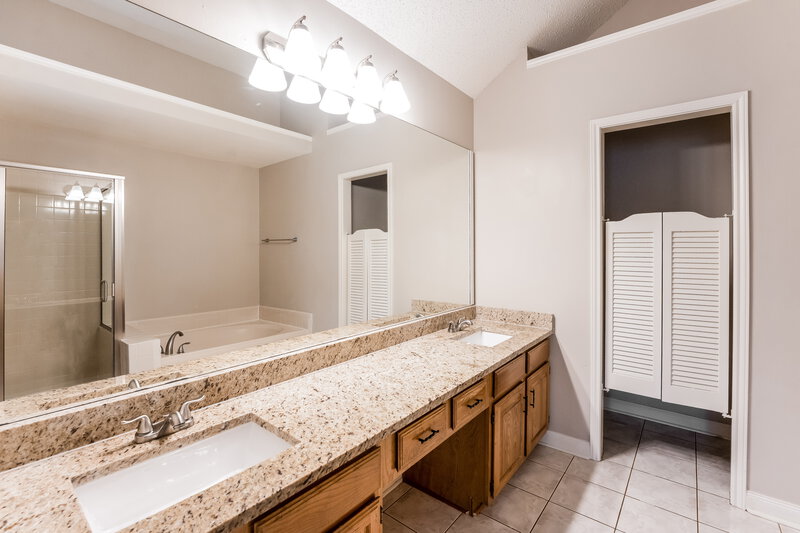 2,220/Mo, 432 Loma Alta Dr Mesquite, TX 75150 Main Bathroom View