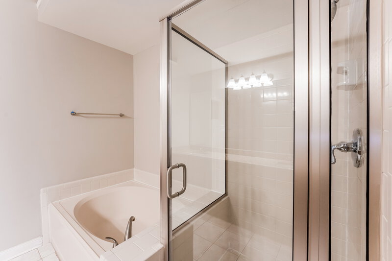 2,220/Mo, 432 Loma Alta Dr Mesquite, TX 75150 Main Bathroom View 2