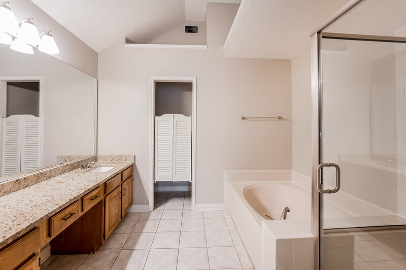 2,220/Mo, 432 Loma Alta Dr Mesquite, TX 75150 Main Bathroom View 3