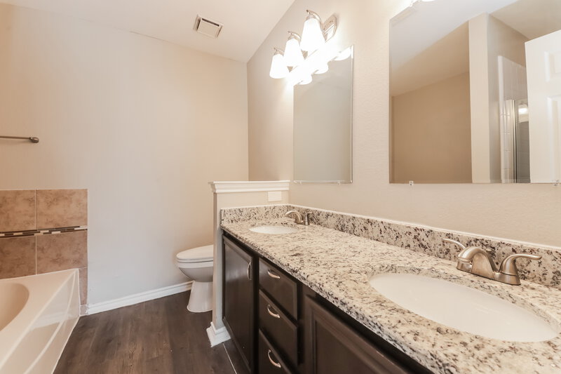 2,105/Mo, 12830 Park Hill Court Balch Springs, TX 75180 Main Bathroom View