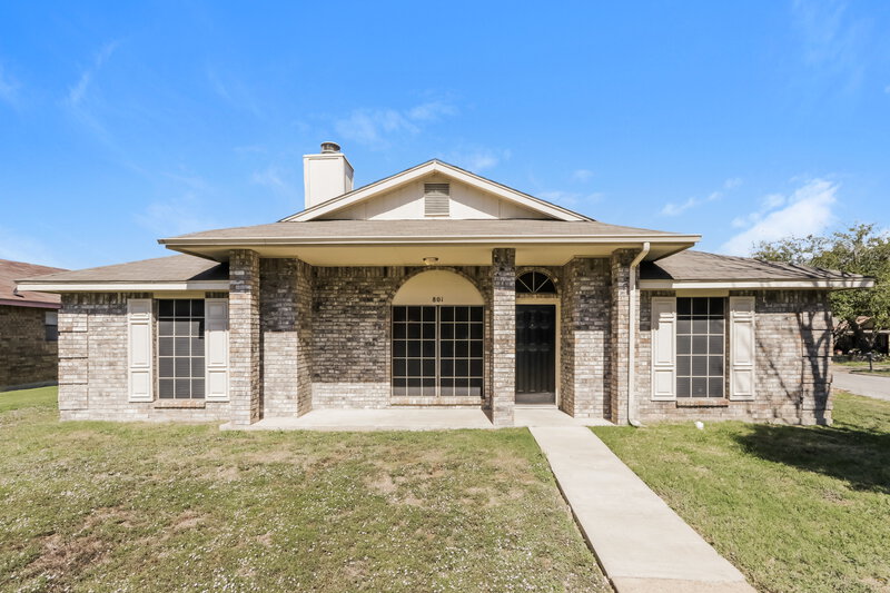 1,940/Mo, 801 Hartford Lane Lancaster, TX 75134 External View