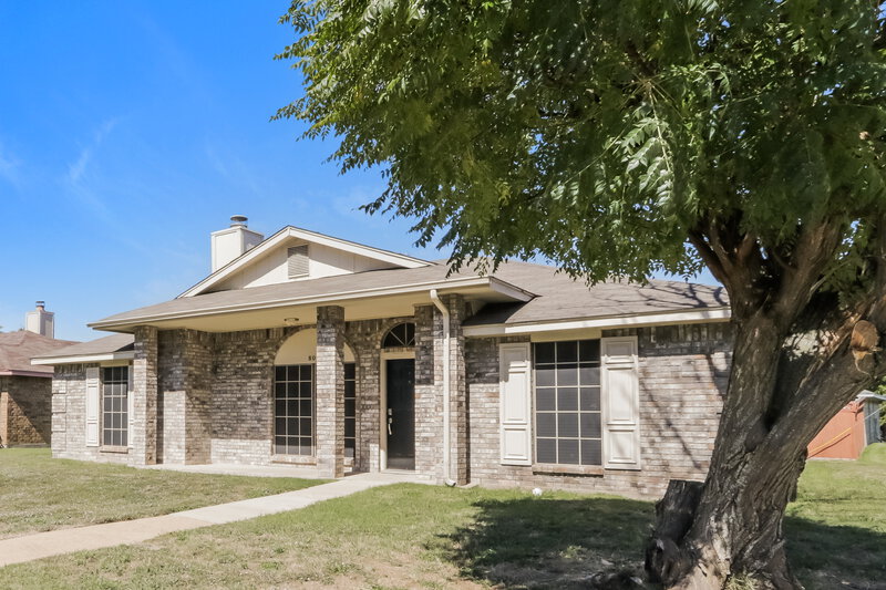 1,940/Mo, 801 Hartford Lane Lancaster, TX 75134 Front View