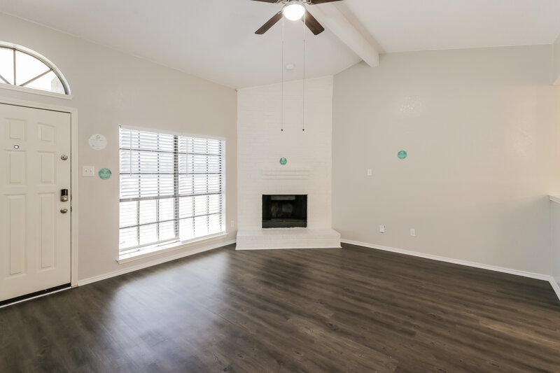 1,940/Mo, 801 Hartford Lane Lancaster, TX 75134 Living Room View 2