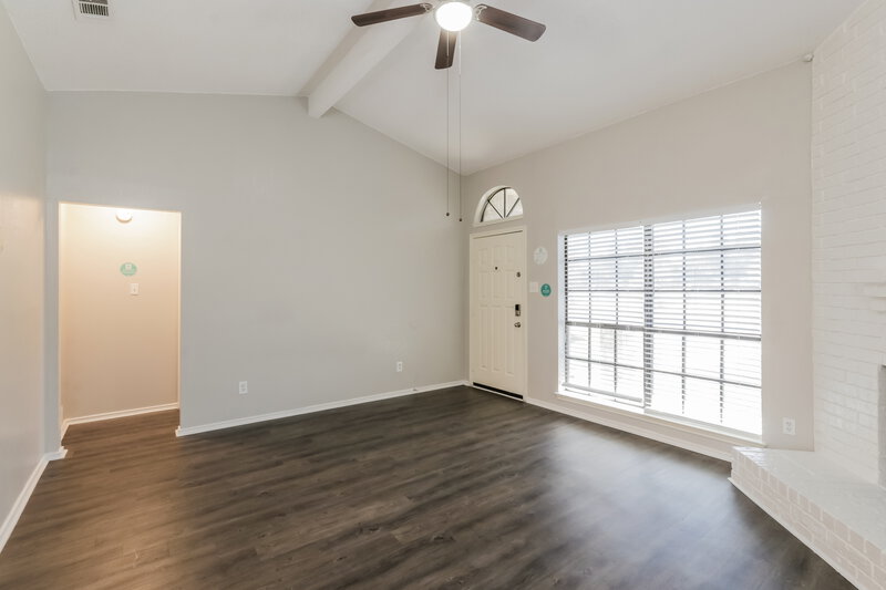 1,940/Mo, 801 Hartford Lane Lancaster, TX 75134 Living Room View 3