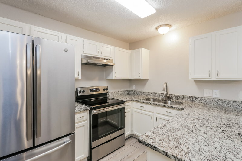 1,940/Mo, 801 Hartford Lane Lancaster, TX 75134 Kitchen View 2
