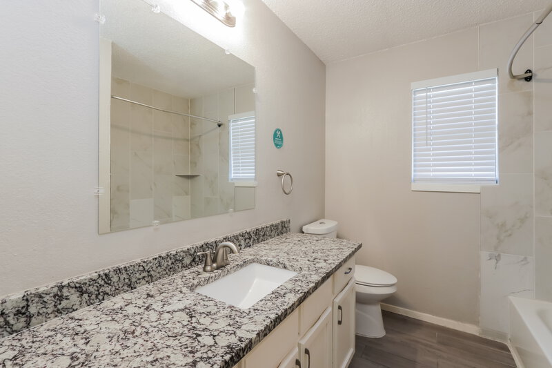 1,940/Mo, 801 Hartford Lane Lancaster, TX 75134 Bathroom View