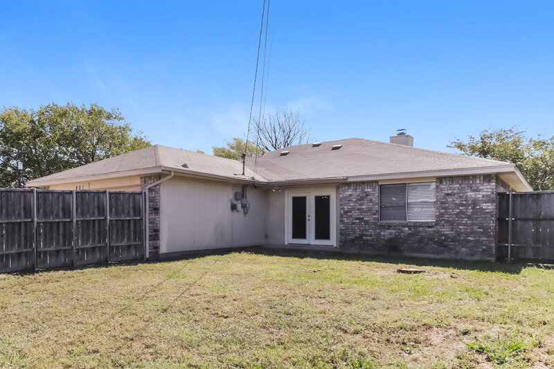 1,940/Mo, 801 Hartford Lane Lancaster, TX 75134 Rear View