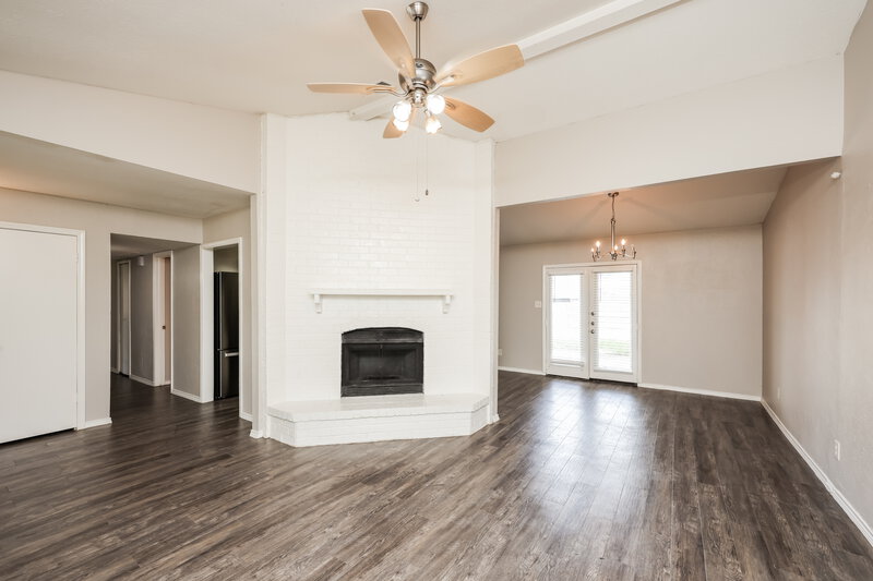 2,010/Mo, 490 Rainier Street Cedar Hill, TX 75104 Living Room View 2