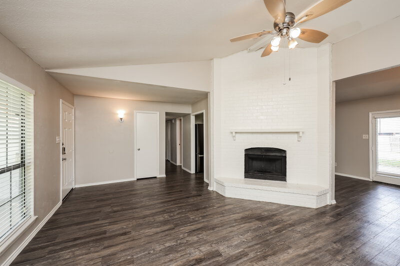 2,010/Mo, 490 Rainier Street Cedar Hill, TX 75104 Living Room View 3