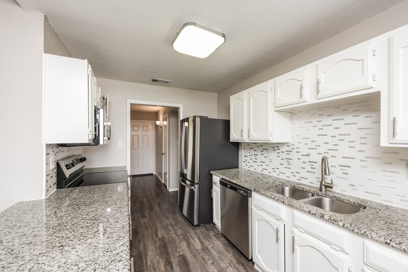 2,010/Mo, 490 Rainier Street Cedar Hill, TX 75104 Kitchen View