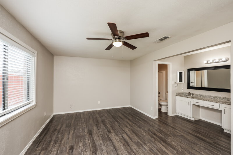 2,010/Mo, 490 Rainier Street Cedar Hill, TX 75104 Main Bedroom View