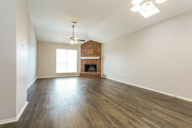 2,040/Mo, 900 Springfield Dr Cedar Hill, TX 75104 Living Room View