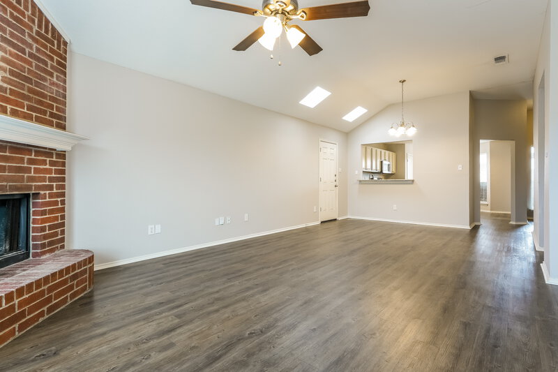 2,040/Mo, 900 Springfield Dr Cedar Hill, TX 75104 Living Room View 2