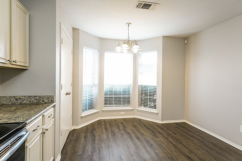 2,040/Mo, 900 Springfield Dr Cedar Hill, TX 75104 Dining Room View