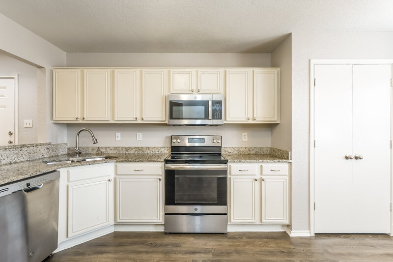 2,040/Mo, 900 Springfield Dr Cedar Hill, TX 75104 Kitchen View