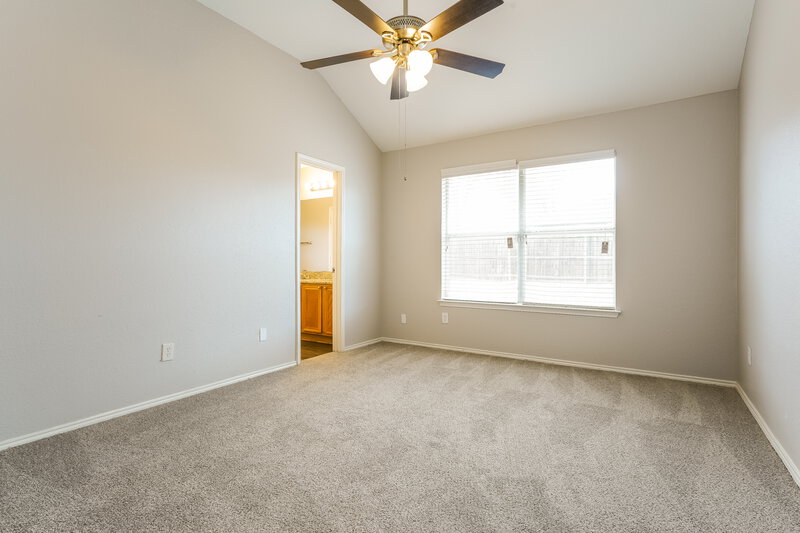 2,040/Mo, 900 Springfield Dr Cedar Hill, TX 75104 Main Bedroom View