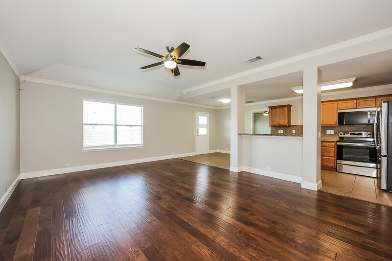 3,160/Mo, 711 River Run Dr Glenn Heights, TX 75154 Living Room View 2
