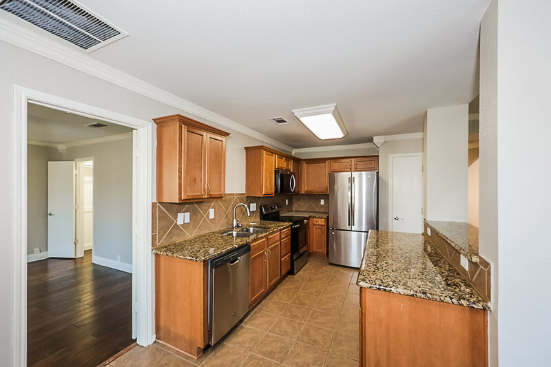 3,160/Mo, 711 River Run Dr Glenn Heights, TX 75154 Kitchen View 2