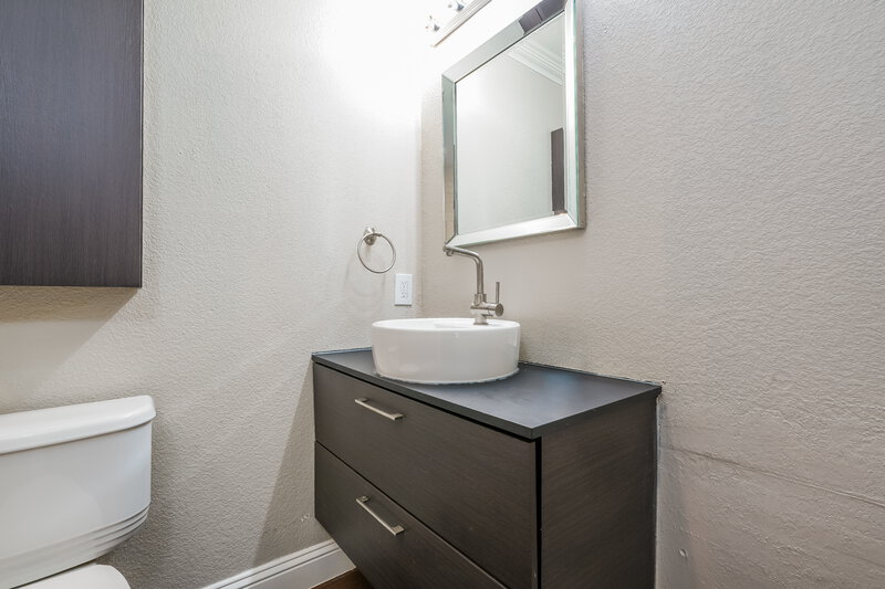3,040/Mo, 711 River Run Dr Glenn Heights, TX 75154 Main Bathroom View